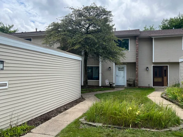 1067 Cascade Dr, Aurora, IL 60506