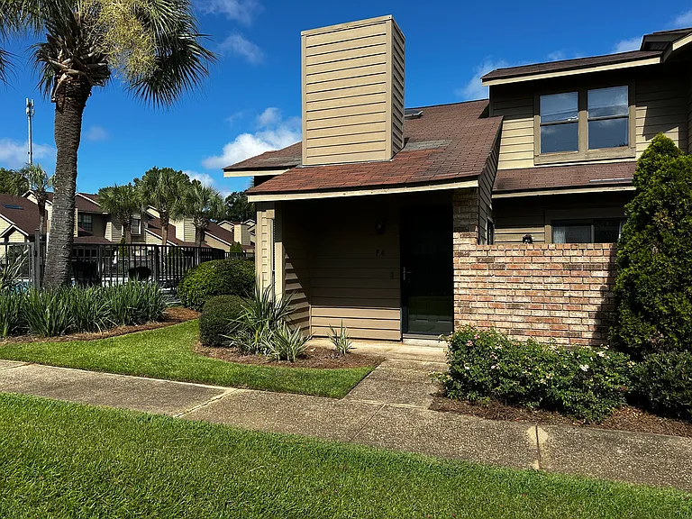200 Parma Dr — Photo 1