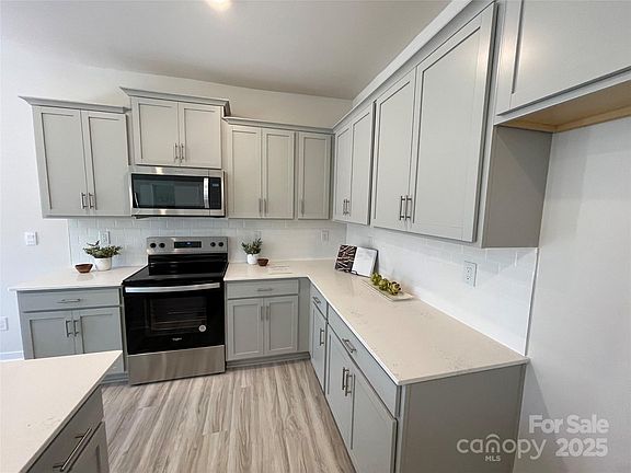 4th image of 404 Brinkley Dr #141