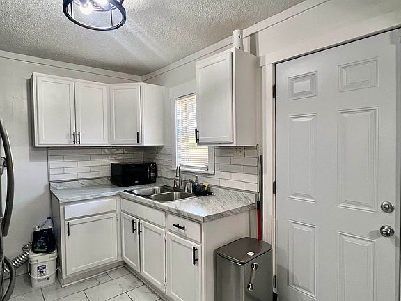 4th image of 847 Marianna St
