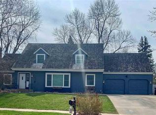 1705 E Edgewood Rd, Sioux Falls, SD 57103