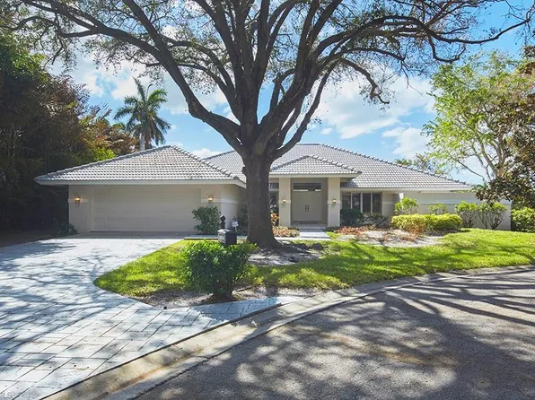 702 Hollybriar LN, NAPLES, FL 34108