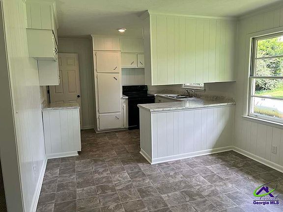 2nd image of 174 Lucas Rd