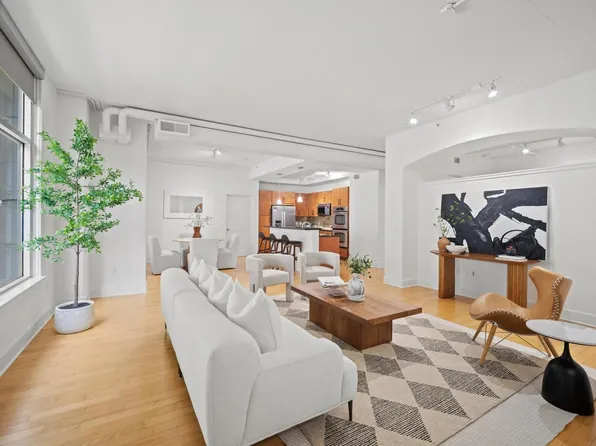 1901 Post Oak Blvd APT 204, Houston, TX 77056