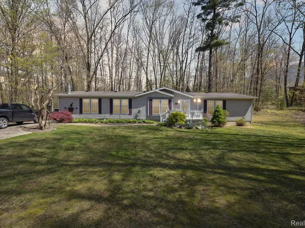 4952 Davison Rd, Lapeer, MI 48446