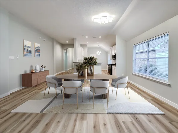 27 Auburn Path Dr, Spring, TX 77382