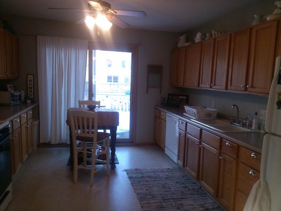 1st image of 658 9th Ave N