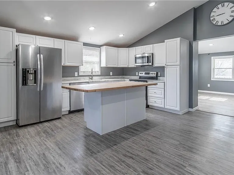 14530 Dodge Ave — Photo 25