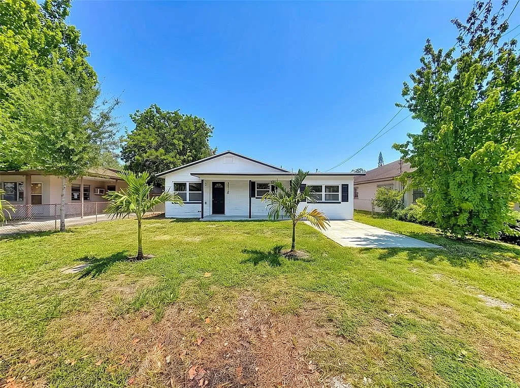 4 bed, 3.0 bath, 1554 sqft, $4,800 — Photo 3