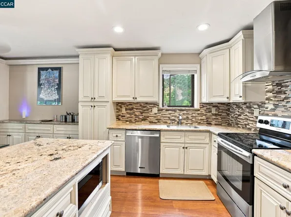 2224 Pine Knoll Dr Unit 8, Walnut Creek, CA 94595