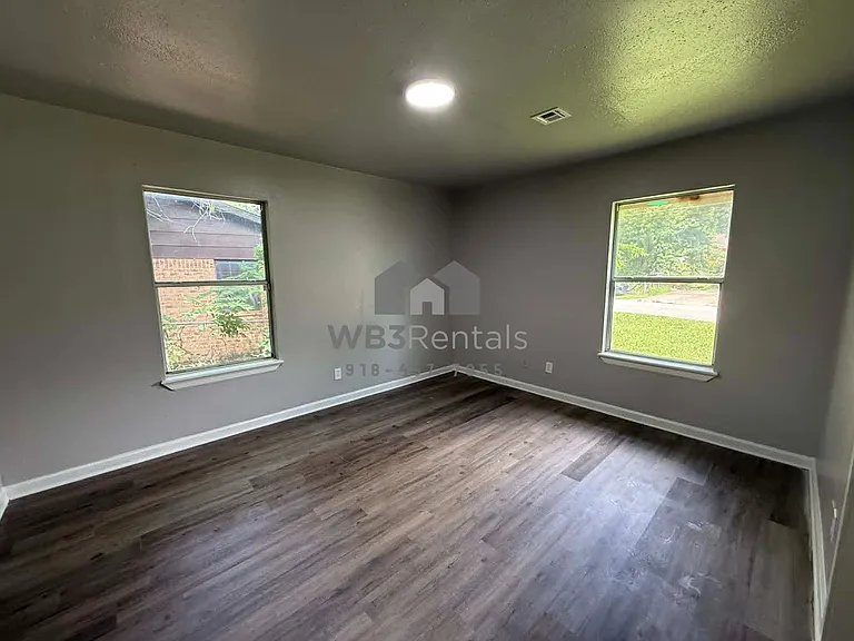 917 N Vinita Ave — Photo 12