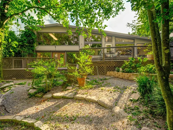 6 Gessner Rd, Houston, TX 77024