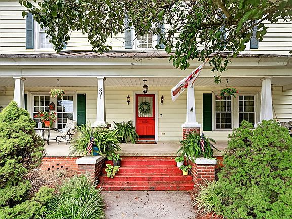 5th image of 301 2nd St