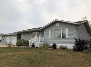 809 1st Ave NE, Kenmare, ND 58746
