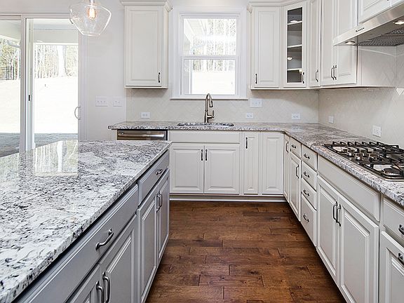 3rd image of 642 Cornell Dr