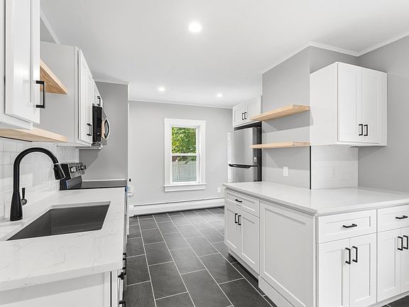 3rd image of 9 Washington St