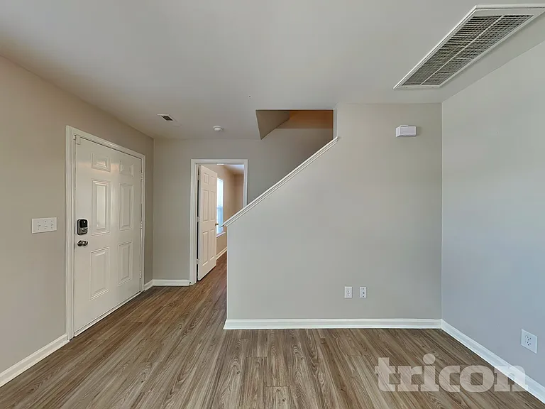 120 Honeywood Ave — Photo 2