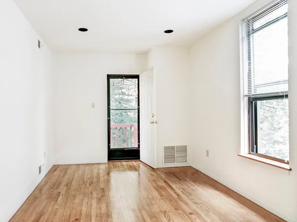 6327 Howe St, Pittsburgh, PA