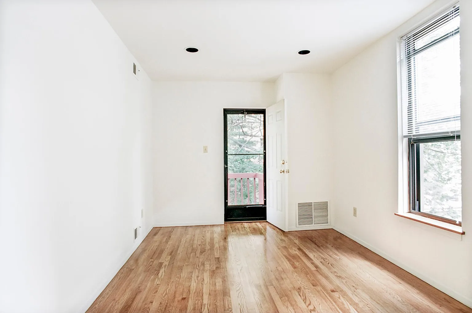 6327 Howe St APT 3 photo 1