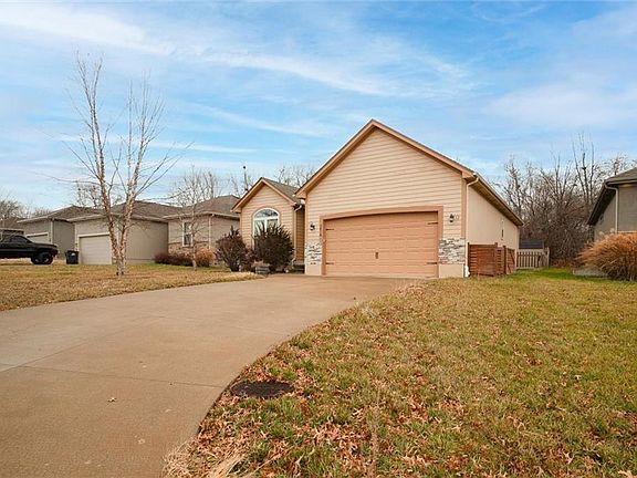 2nd image of 214 NE Kim Ct