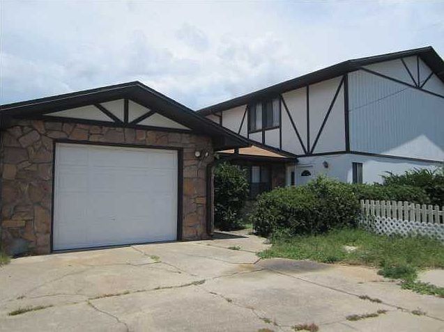 1st image of 211 Honeytree Ln