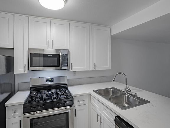 3rd image of 11730 W Sunset Blvd #609339152
