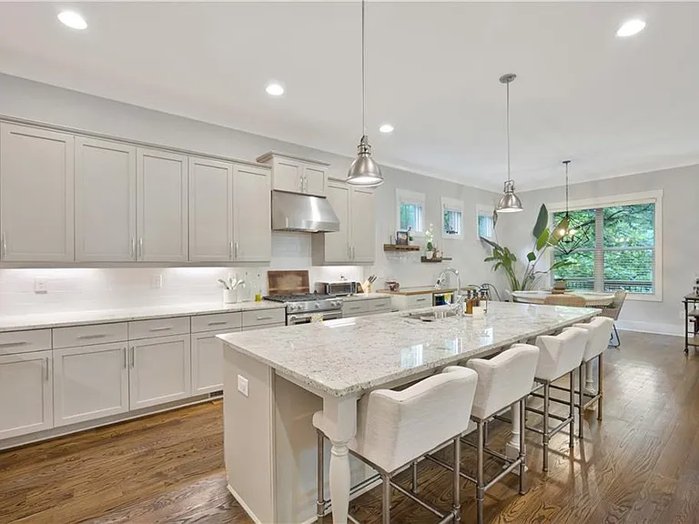 2230 Main St NW — Photo 10