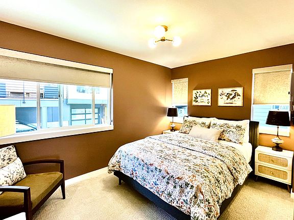 1st floor bedroom with high end Leesa brand memory foam hybrid mattress - queen size