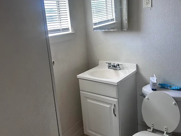 1140 Covington St — Photo 9