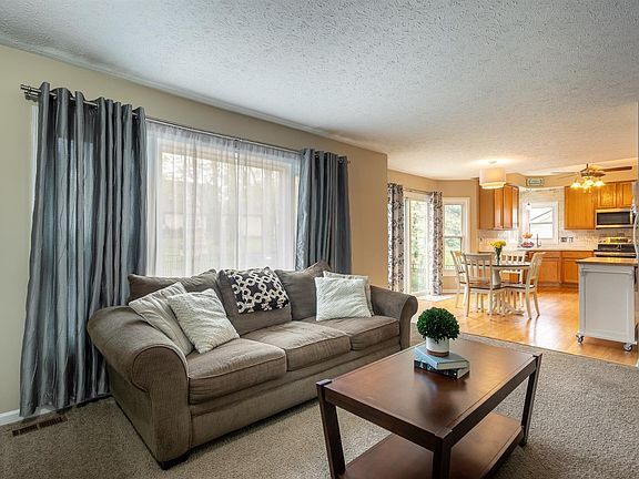 4th image of 1010 Peachwood Ct
