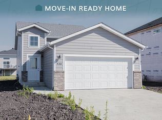 930 David Dr, Grand Forks, ND 58202