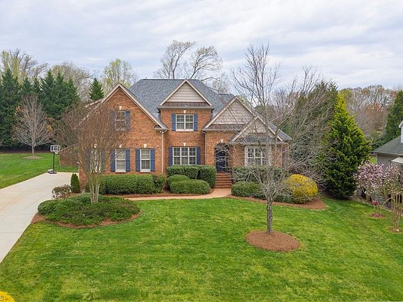 2nd image of 2514 North Beech Ln
