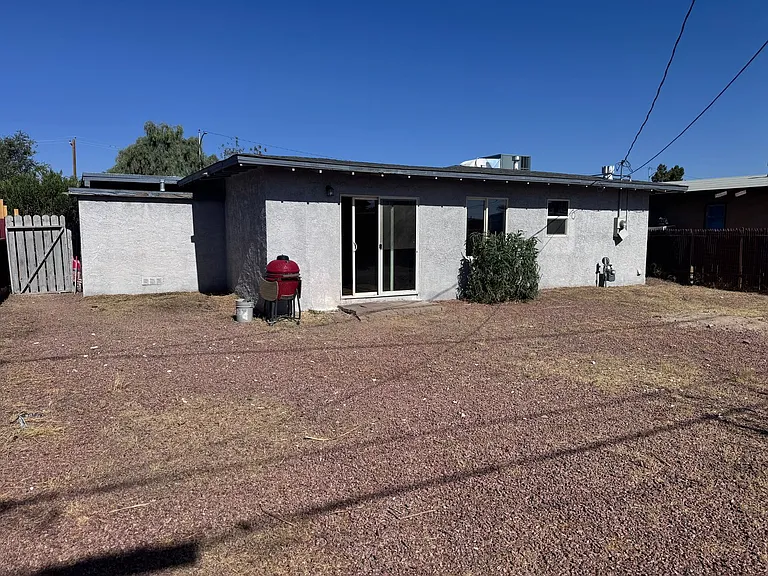 2720 Salt Lake St — Photo 18