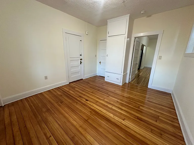 181-183 Winthrop Rd #6 — Photo 6