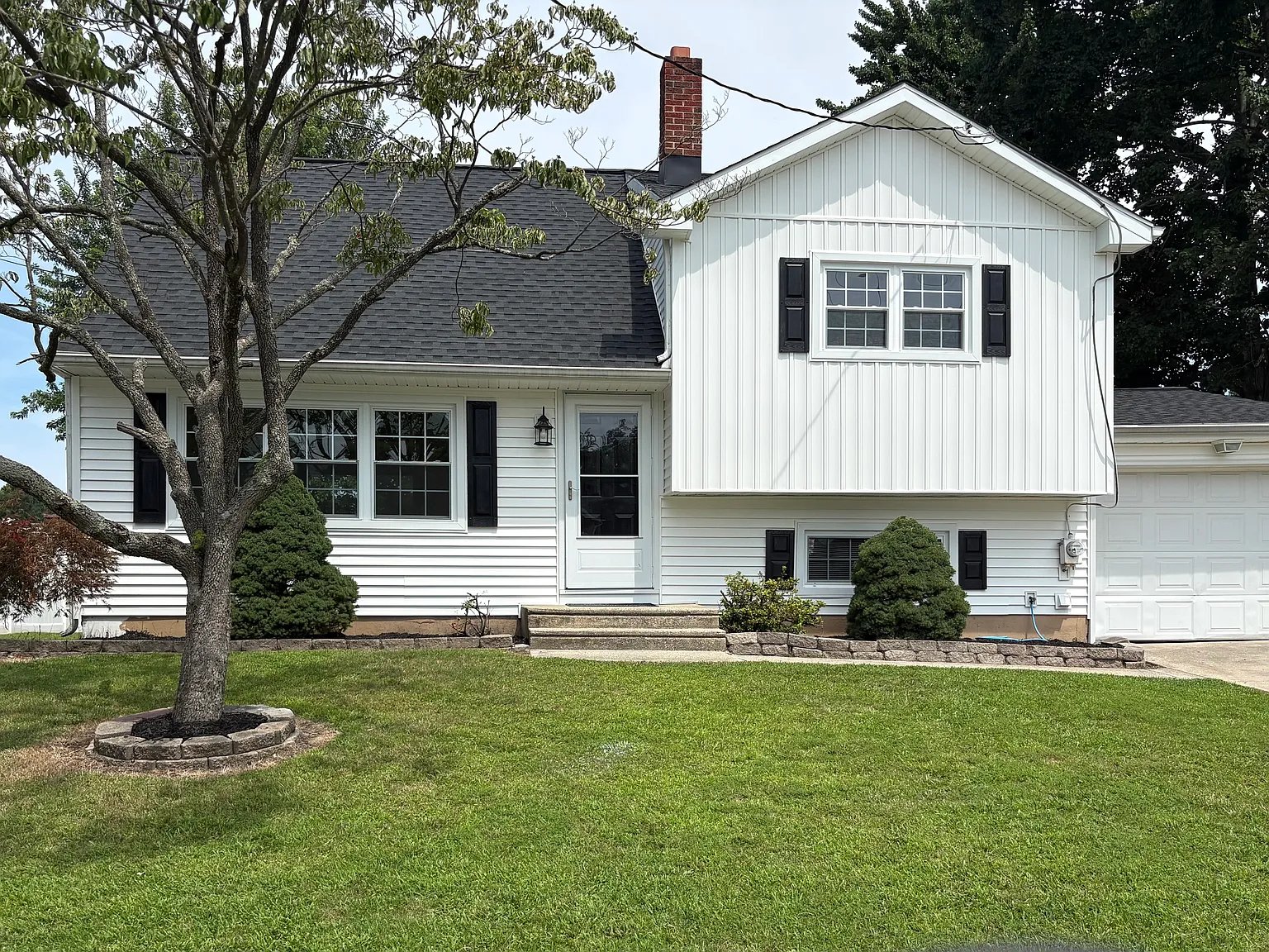 3 bed, 1.5 bath, 1656 sqft, $2,600 — Photo 1