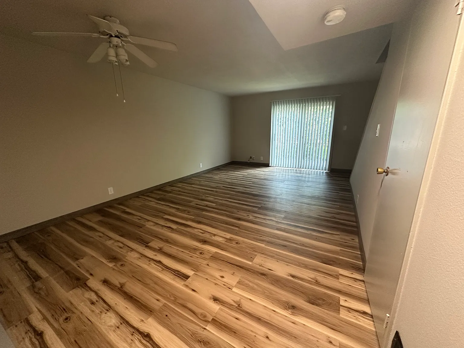2 bed, 1.5 bath, 1122 sqft, $1,650 — Photo 2