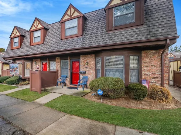 3 Summerfield Court, Deer Park, NY 11729