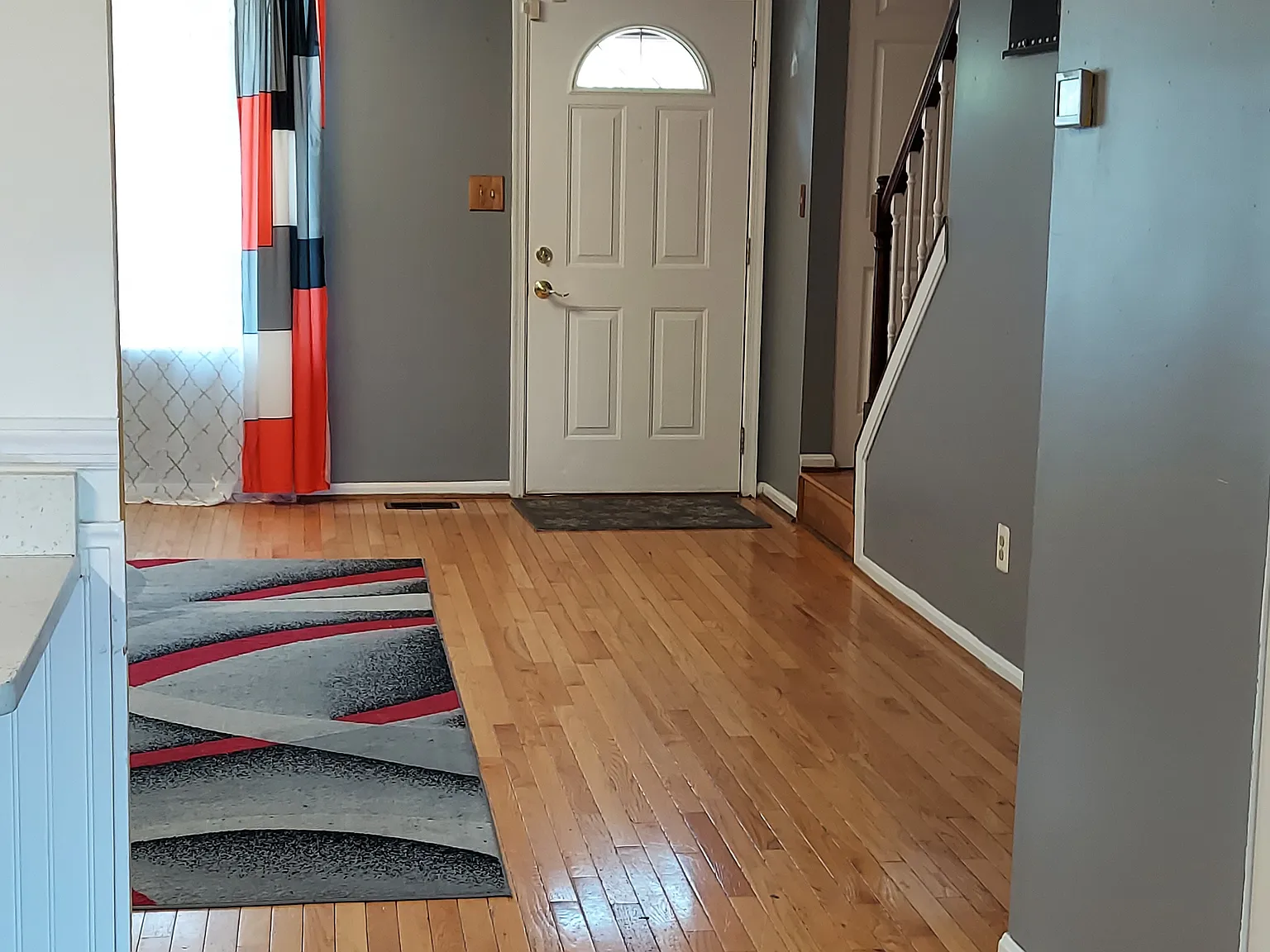 1012 Travis Ln — Photo 2