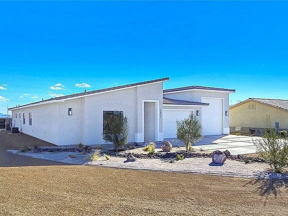 4th image of 2921 Acoma Ave