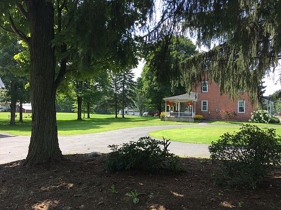 paved horseshoe driveway