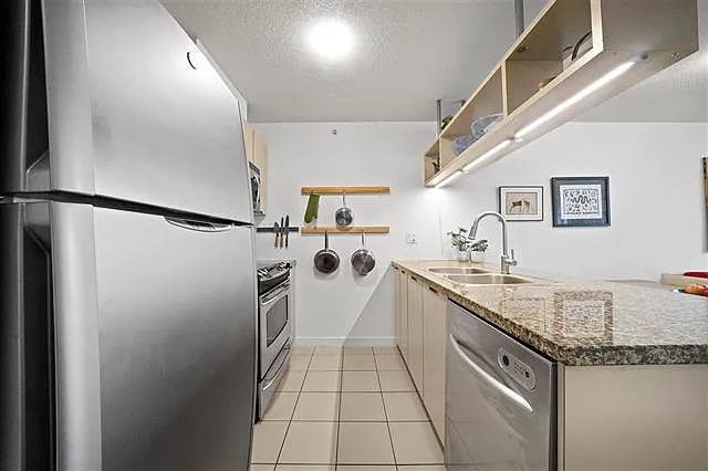 1082 Seymour Street Vancouver — Photo 2