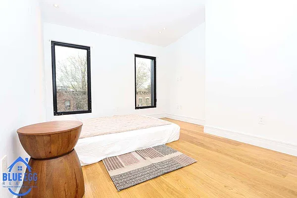 Rented by Blue Egg Realty Corp | media 40