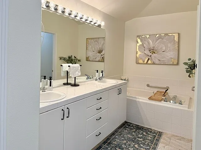 554 S Elm St — Photo 13