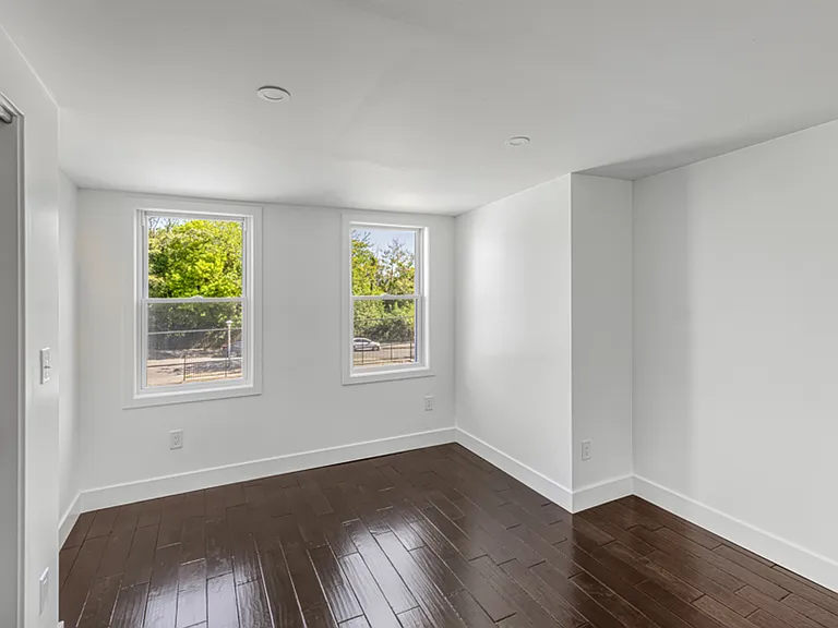 325 W Lorraine Ave — Photo 10
