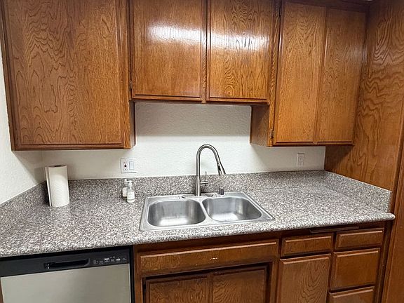 5th image of 5240 Whitsett Ave APT 9
