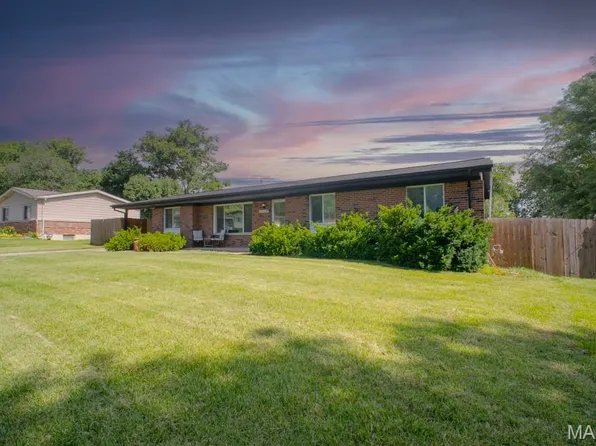 9621 Mesa Dr, Saint Louis, MO 63132