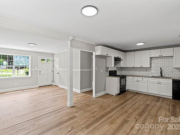 3rd image of 128 Armstrong Ln