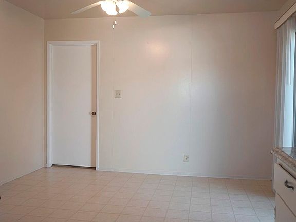 3rd image of 918 Barstow Ct