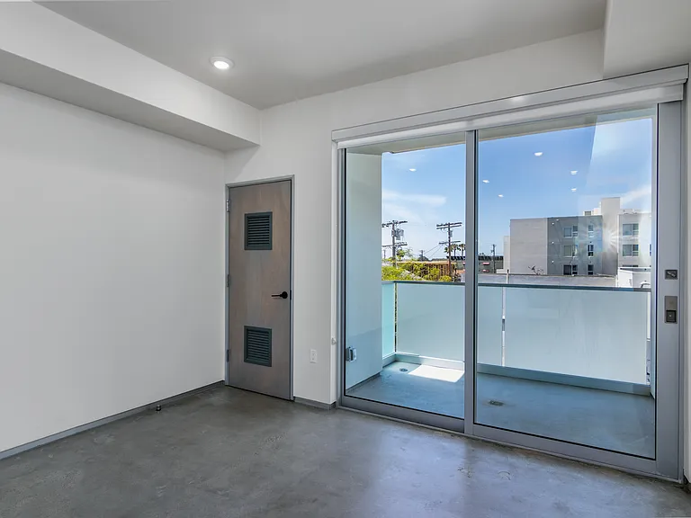 11588 W Pico Blvd #304 — Photo 7