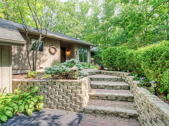 3rd image of 3505 Hidden Lake Ln SE
